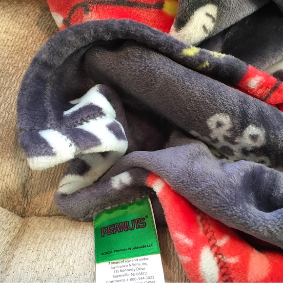 Peanuts Snoopy “Holiday 2.0” Soft Throw Blanket Collection - Picture 5 of 6